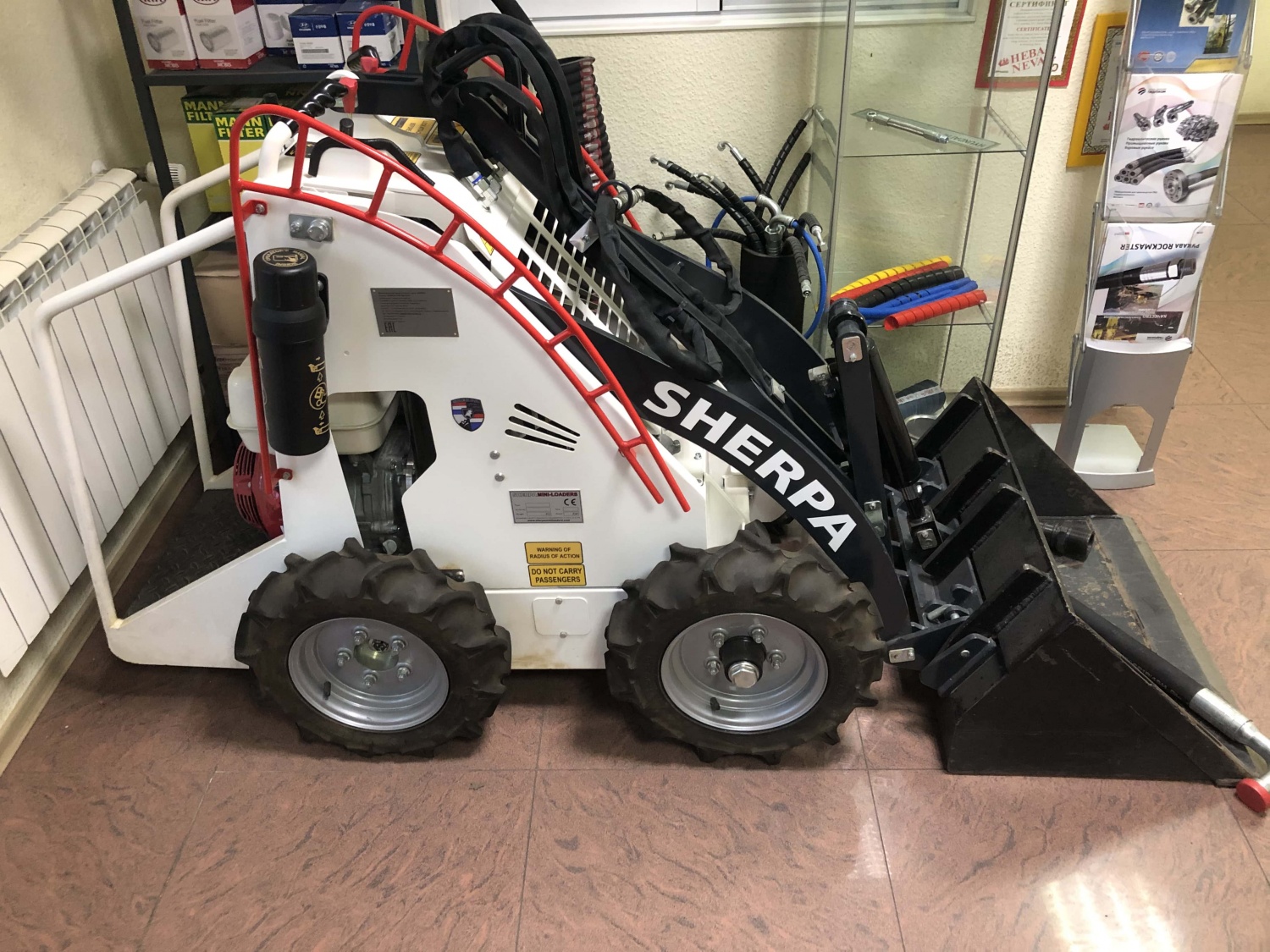 Продается выставочная модель мини-погрузчика SHERPA 100 Agri-Line 2018 года выпуска