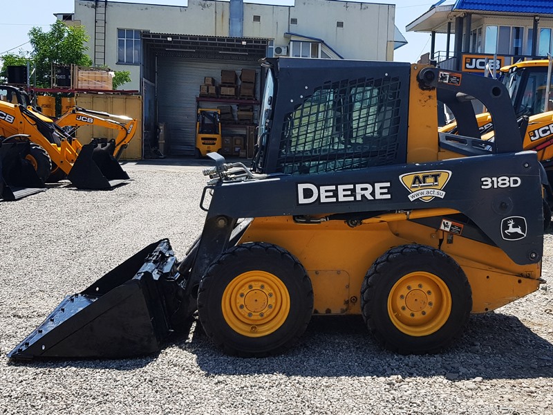 Мини-погрузчики John Deere: характеристики и аналоги